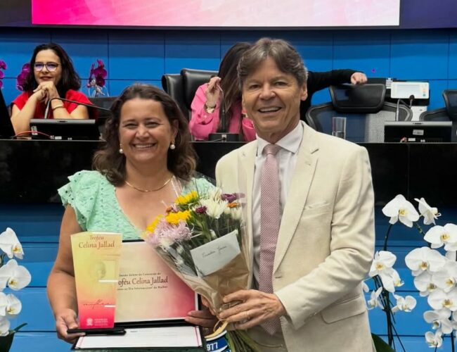 Vereadora Joana Michalski recebe Troféu Celina Jallad na Assembleia Legislativa de MS