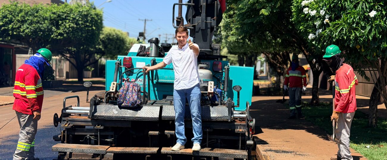 Prefeito Lucas Foroni acompanha os serviços de mais de R$ 3 milhões em recapeamento em Rio Brilhante