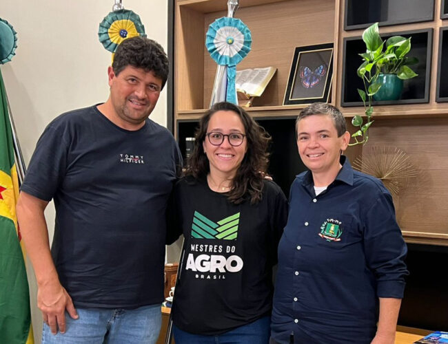 Prefeito se reúne com vencedora do reality “Mestres do Agro” em Sidrolândia