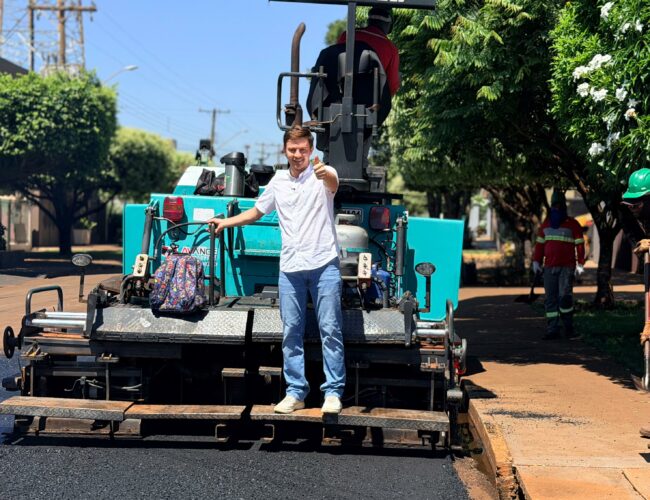 Prefeito Lucas Foroni acompanha os serviços de mais de R$ 3 milhões em recapeamento em Rio Brilhante