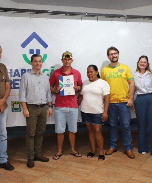 Prefeito Marcos Calderan entrega 60 novos títulos da REURB e beneficia mais de 100 pessoas em Vista Alegre.