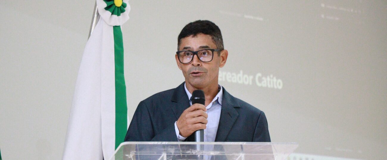 Vereador Nego do Povo cobra solução para imóvel abandonado e pede mais acessibilidade na Festa da Linguiça