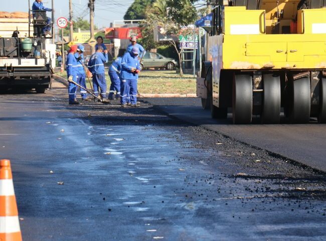Mais de R$ 25 milhões em investimentos vão levar asfalto e drenagem para três cidades de MS